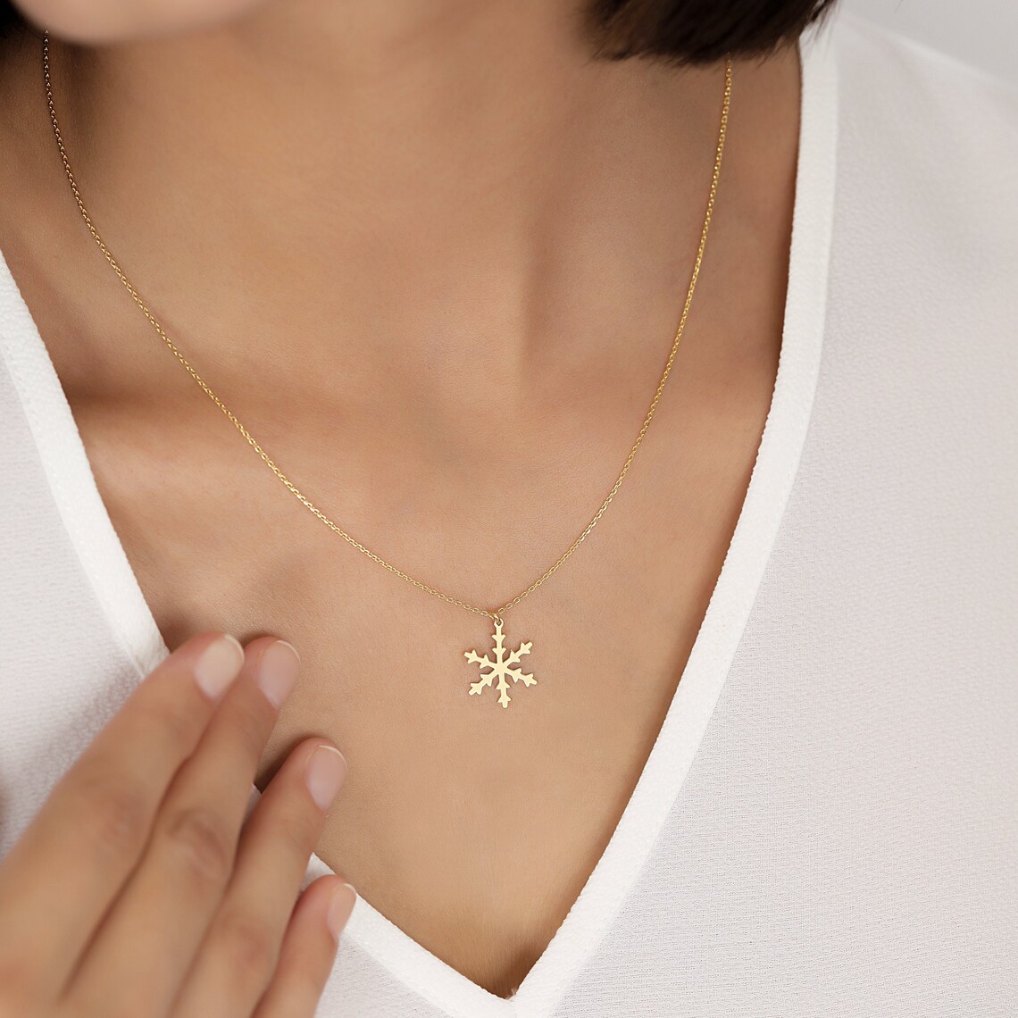 il_1140xN.5376883466_gf9e 18K Gold Vermeil Snowflake Pendant Necklace | Delicate Winter Jewelry - Görsel 1
