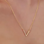 18K Gold Vermeil Diamond V Necklace | Elegant Zircon Accent - Görsel 4