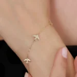 14K Solid Gold Dove Bracelet: Delicate Bird Charm Jewelry - Görsel 4