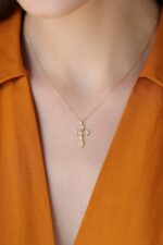 Solid Gold Diamond Cross Pendant Necklace – 10K/14K Faith Jewelry - Görsel 4
