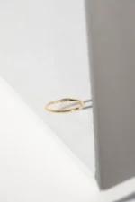 Dainty 10k Gold Ring, Three Diamond Minimalist Band - Görsel 9