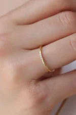 Dainty 10k Gold Ring, Three Diamond Minimalist Band - Görsel 10