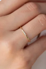 Dainty 10k Gold Ring, Three Diamond Minimalist Band - Görsel 4
