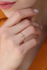 Minimalist Gold Cross Ring, Elegant Faith Jewelry, Gift for Her - Görsel 2
