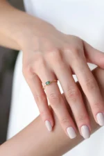 Gold Emerald Cut Ring, Minimalist Gemstone Solitaire Band - Görsel 8