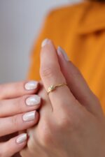 14k Gold Butterfly Ring: Minimalist Stacking Ring, Elegant Gift - Görsel 3
