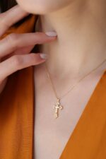 Solid Gold Diamond Cross Pendant Necklace – 10K/14K Faith Jewelry - Görsel 6