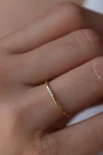 Dainty 10k Gold Ring, Three Diamond Minimalist Band - Görsel 8