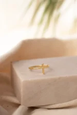 Minimalist Gold Cross Ring, Elegant Faith Jewelry, Gift for Her - Görsel 6