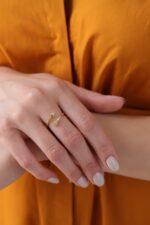 14k Gold Hug Ring, Minimalist Embrace Band, Love & Friendship Gift - Görsel 8
