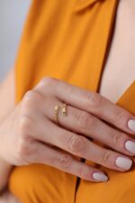 14k Gold Hug Ring, Minimalist Embrace Band, Love & Friendship Gift - Görsel 3
