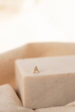 10k Gold Initial Stud Earring, Pavé CZ Letter, Monogram Jewelry - Görsel 2