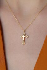 Solid Gold Diamond Cross Pendant Necklace – 10K/14K Faith Jewelry - Görsel 2