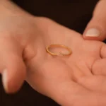 14k Gold Chevron Diamond Ring, Minimalist Pavé V Band - Görsel 4