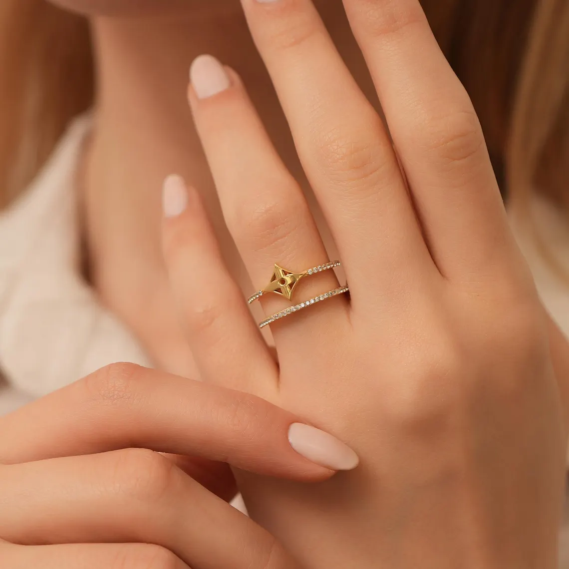 il_1140xN.6921178755_7pfo Gold Double Band Diamond Ring: Geometric Star Pavé, Minimalist Jewelry - Görsel 1