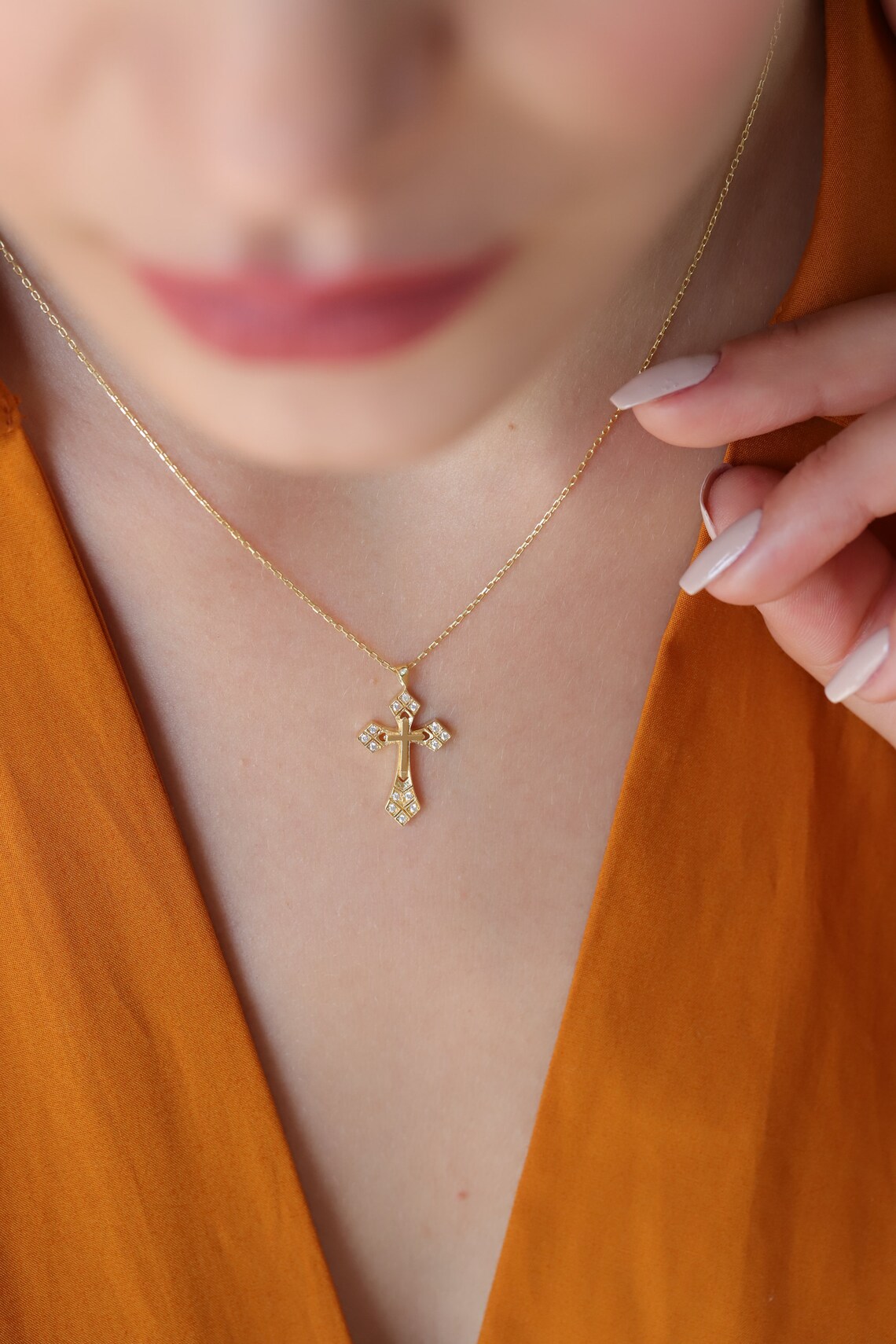 il_1140xN.7175465108_9q48 Solid Gold Diamond Cross Pendant Necklace – 10K/14K Faith Jewelry - Görsel 1