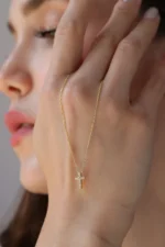 Solid Gold Diamond Cross Necklace – Pavé Faith Pendant - Görsel 10