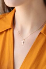 Solid Gold Diamond Cross Necklace – 10K/14K Minimalist Faith Pendant - Görsel 9