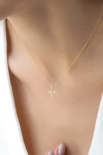 Solid Gold Diamond Cross Necklace – Modern Geometric Faith Pendant - Görsel 9