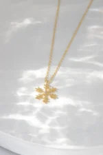 14K Gold Diamond Snowflake Necklace – Winter Holiday Pendant - Görsel 3