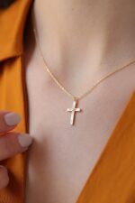 Solid Gold Diamond Cross Necklace – 10K/14K Minimalist Faith Pendant - Görsel 2