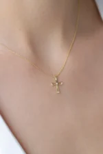 Solid Gold Diamond Cross Necklace – Modern Geometric Faith Pendant - Görsel 8