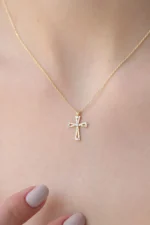 Solid Gold Diamond Cross Necklace – Modern Geometric Faith Pendant - Görsel 4