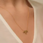 14K Gold Triple Petal Necklace: Minimalist Fine Jewelry Gift - Görsel 2