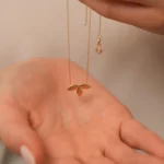 14K Gold Triple Petal Necklace: Minimalist Fine Jewelry Gift - Görsel 6