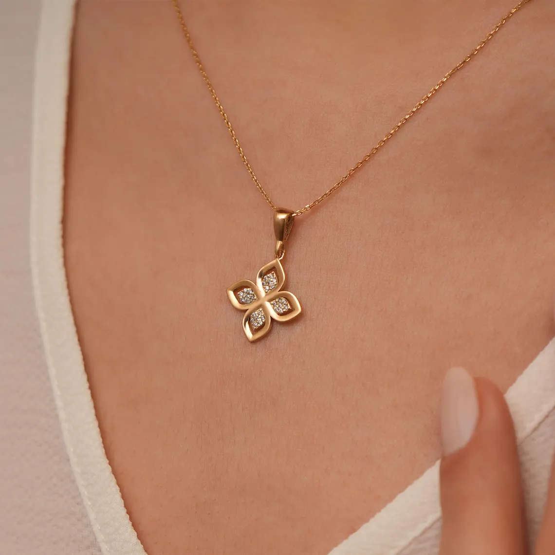 il_1140xN.6879077302_di4u 14K Gold Diamond Flower Pendant Necklace: Dainty Floral Jewelry - Görsel 1