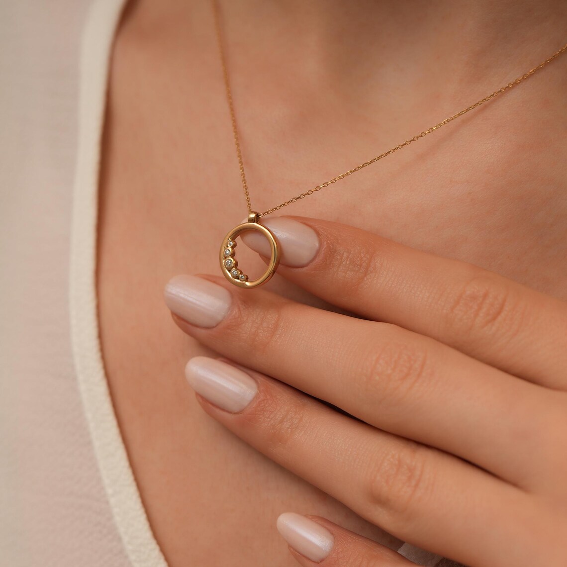 il_1140xN.6933258771_8kf3 14K Gold Diamond Circle Pendant Necklace: Celestial Fine Jew - Görsel 1